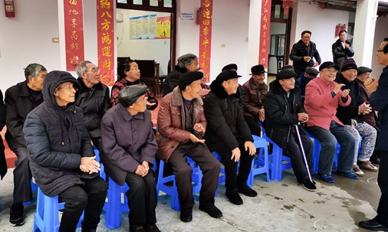 寒冬腊月送温暖  z6com·尊龙情意暖人心