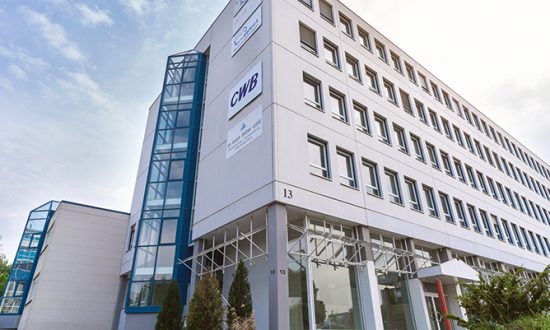 全球战疫情，z6com尊龙时凯在一起